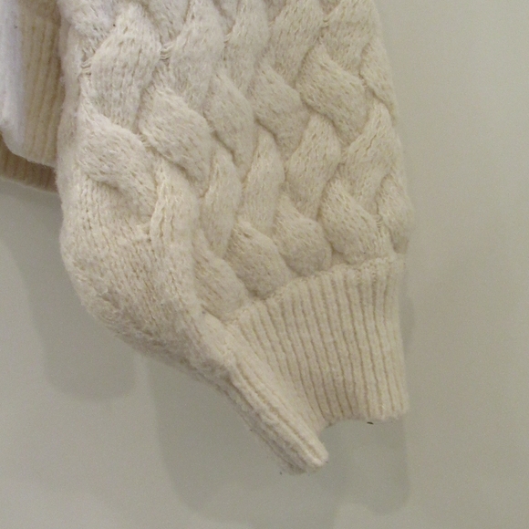 Cozy Off-white Sweater - Picture 4 of 9